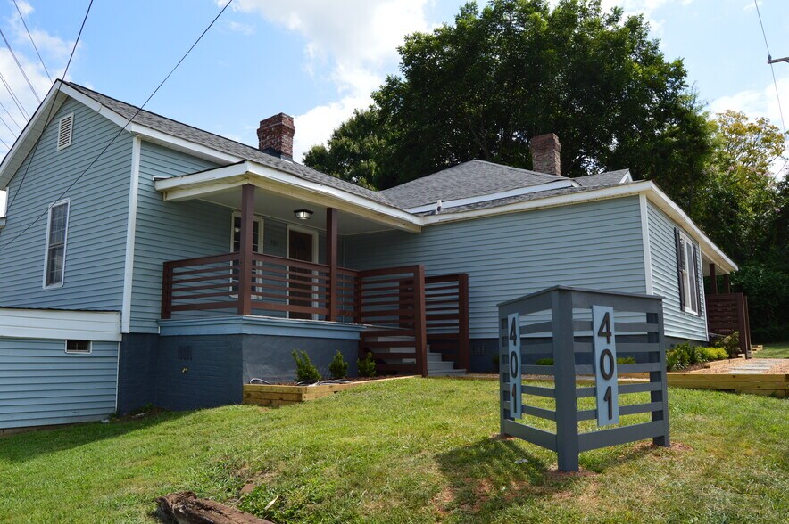 401 Charles Ave, Charlotte, NC à louer - Photo de l’immeuble – Image 1 sur 7