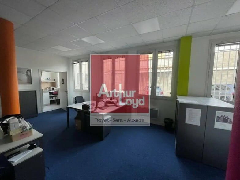 Bureau dans Sens à louer - Photo de l’immeuble – Image 3 sur 4