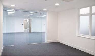 15-17 Grosvenor Gdns, Londres à louer Photo intérieure– Image 2 sur 4