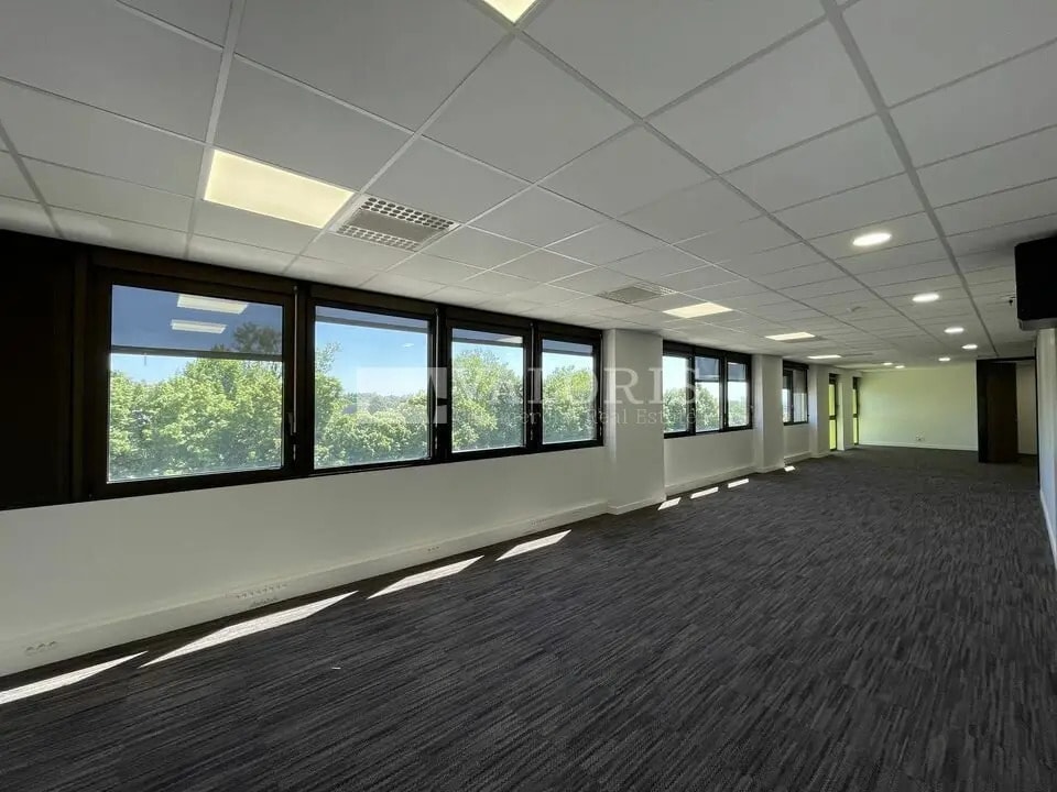Bureau dans Limonest à louer Photo de l’immeuble– Image 1 sur 13