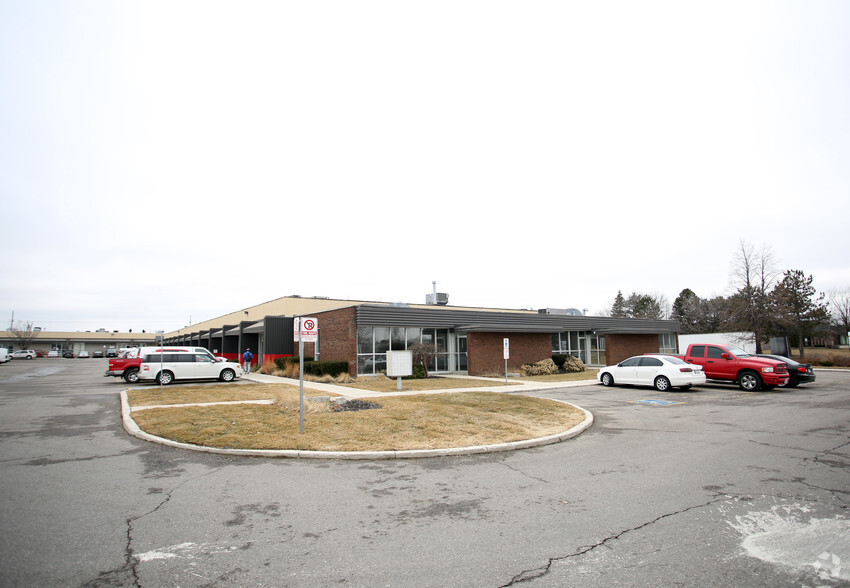2740-2762 Slough St, Mississauga, ON à louer - Photo de l’immeuble – Image 2 sur 4