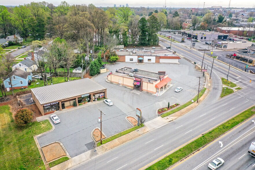 3100-3274 Spring Garden St, Greensboro, NC à louer - Photo de l’immeuble – Image 2 sur 2