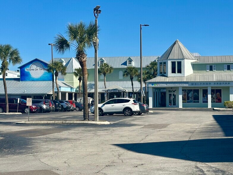 5501 Gulf Blvd, Saint Pete Beach, FL à louer - Photo de l’immeuble – Image 1 sur 5