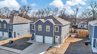 Plus de détails pour 400-414 E 7th St, Bonham, TX - Logement à vendre