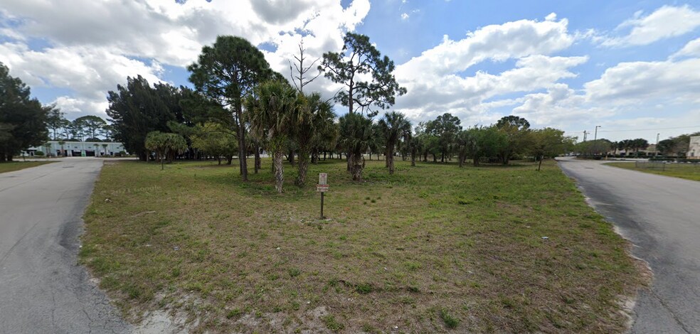 6370 Minton Rd NW, Palm Bay, FL à louer - Photo de l’immeuble – Image 3 sur 5