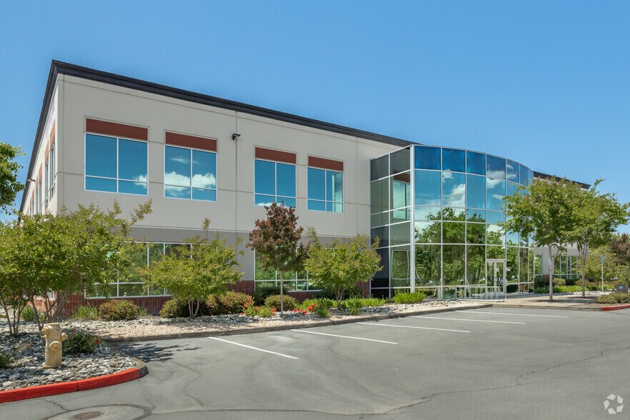 11290 Pyrites Way, Gold River, CA à louer - Photo de l’immeuble – Image 2 sur 12