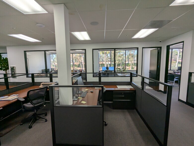 1150 E Orangethorpe Ave, Placentia, CA à louer - Photo de l’immeuble – Image 3 sur 12