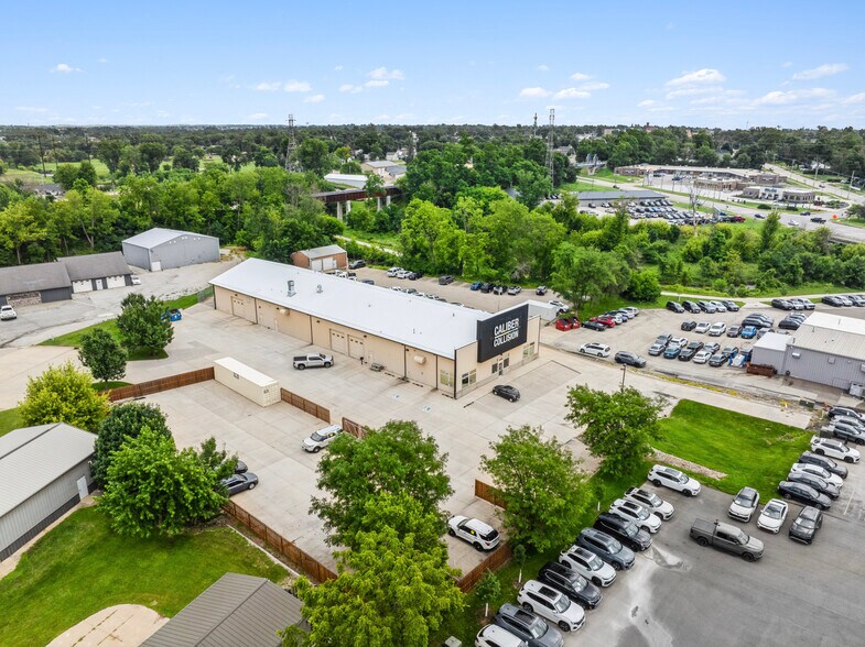 1075 Lyons Ln, Marion, IA à vendre - Photo de l’immeuble – Image 3 sur 8