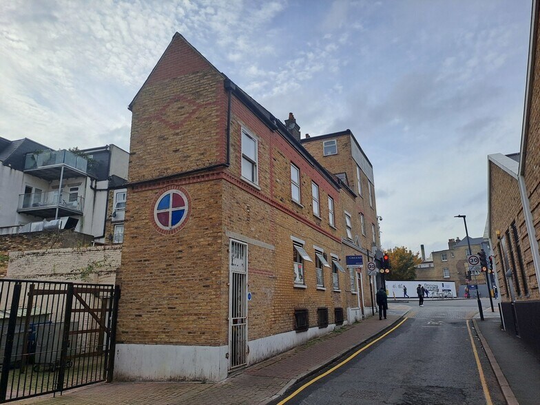 59 Woolwich New Rd, Londres à vendre - Photo de l’immeuble – Image 2 sur 3
