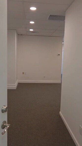144 Washington St, Newark, NJ à louer - Vidéo sur l’annonce professionnelle – Image 2 sur 16