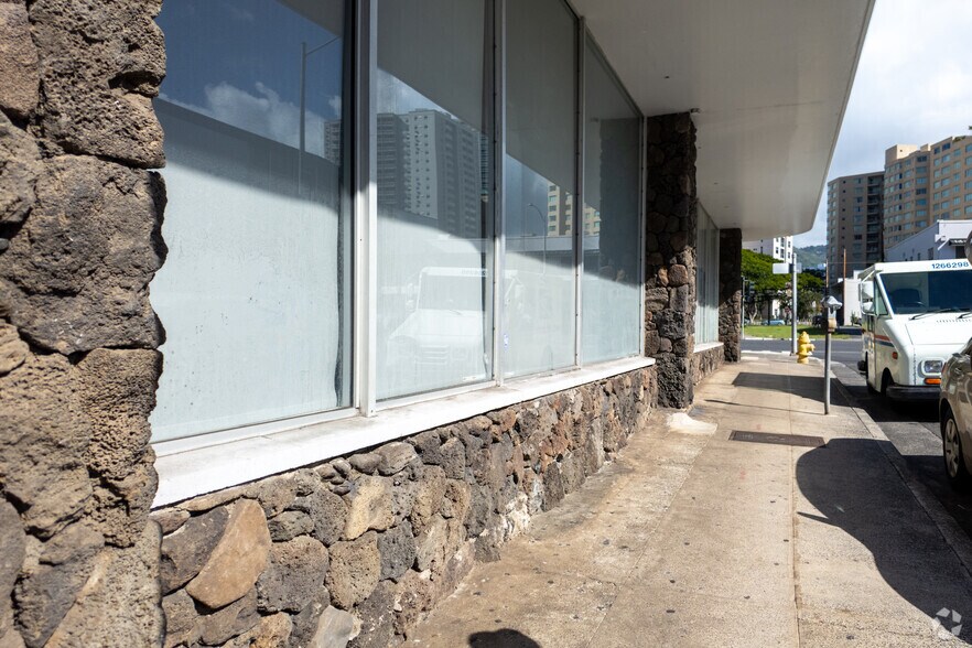 1481 S King St, Honolulu, HI à louer - Photo de l’immeuble – Image 3 sur 7