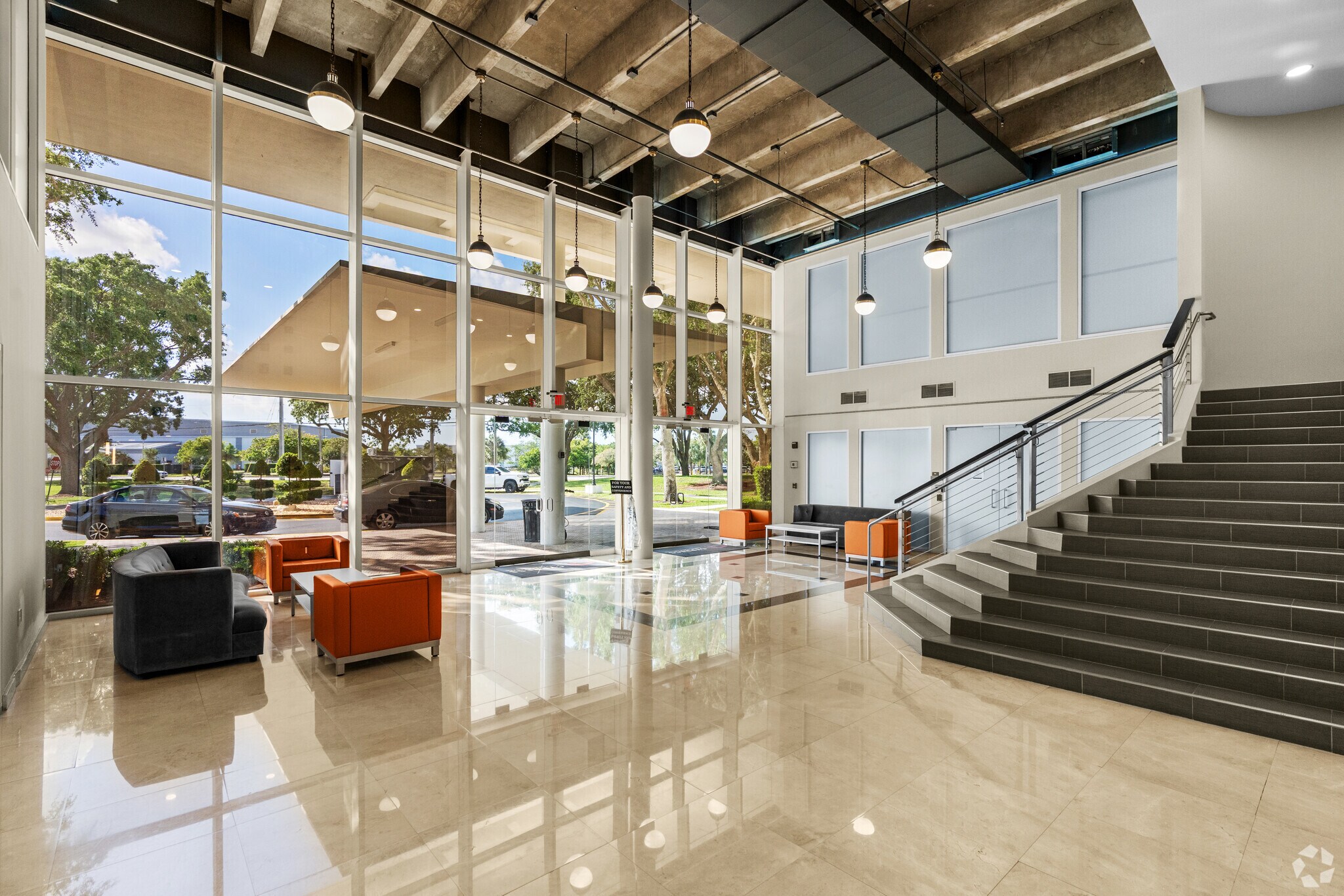 1901 W Cypress Creek Rd, Fort Lauderdale, FL à louer Hall d’entrée– Image 1 sur 10