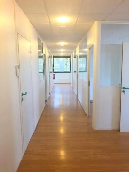 Bureau dans Jouy-en-Josas à louer - Photo intérieure – Image 3 sur 18