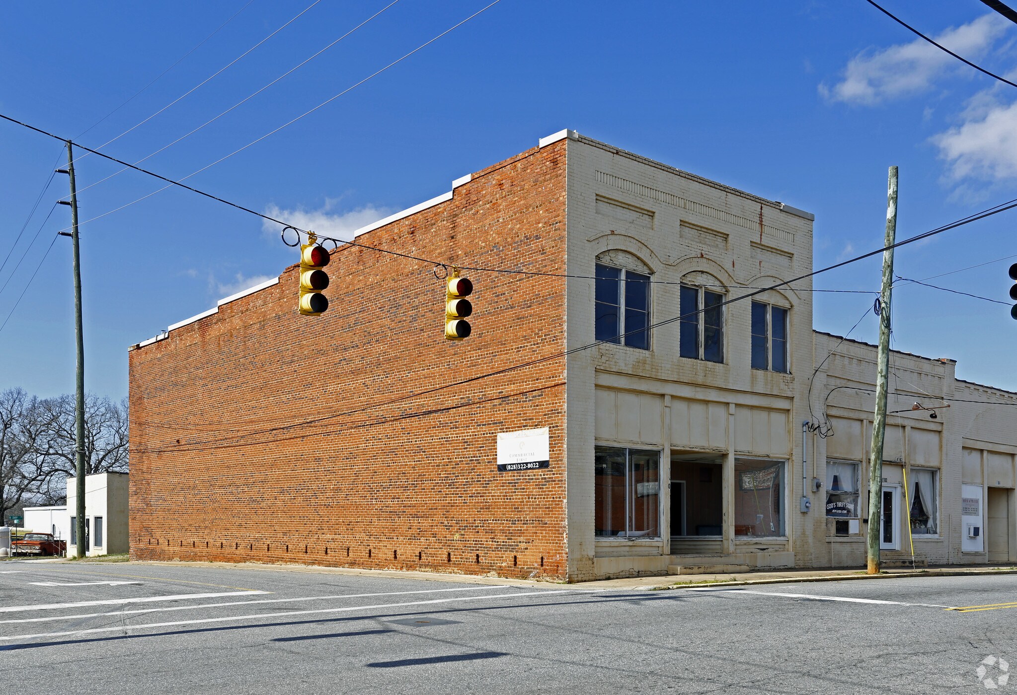 1100 N Main Ave, Newton, NC à louer Photo principale– Image 1 sur 6