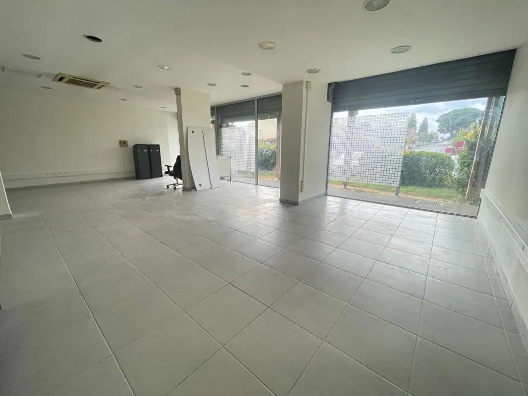 Local commercial dans Saint-Jean à vendre Photo de l’immeuble– Image 1 sur 12