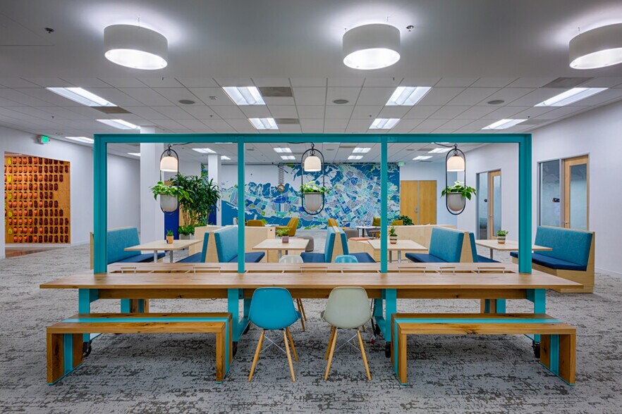 1215 Bordeaux Dr, Sunnyvale, CA à louer - Photo de l’immeuble – Image 2 sur 8