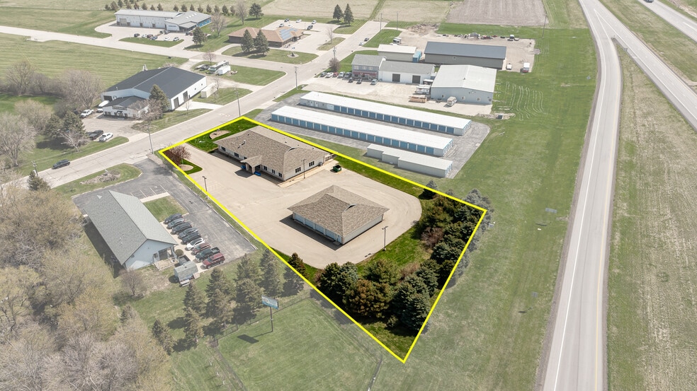 202 5th St SE, Kasson, MN à vendre - Photo de l’immeuble – Image 2 sur 36
