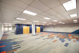 150 N Patrick Blvd, Brookfield, WI à louer Photo intérieure– Image 2 sur 7