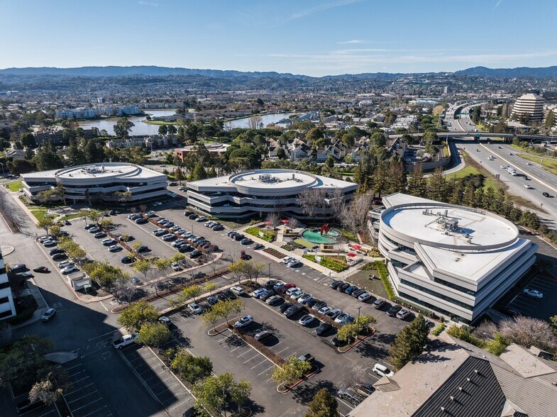 1800 Gateway Dr, San Mateo, CA à louer - Photo de l’immeuble – Image 3 sur 23