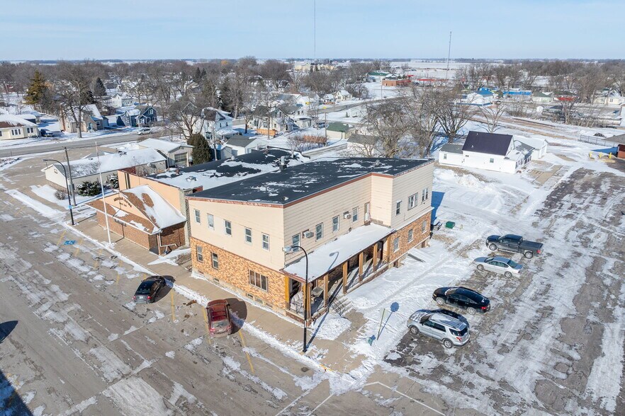 10 1st Ave NW, Wells, MN à vendre - Photo de l’immeuble – Image 2 sur 23
