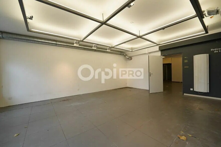 Local commercial dans Lyon à louer - Photo de l’immeuble – Image 3 sur 11