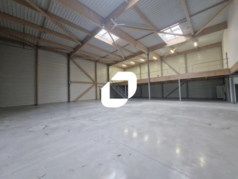 Local d’activités dans Courtry à louer - Photo de l’immeuble – Image 3 sur 7