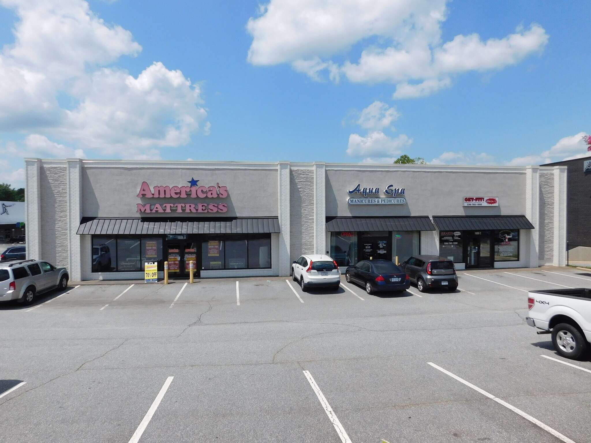 1606 S Stratford Rd, Winston-Salem, NC à louer Photo principale– Image 1 sur 4