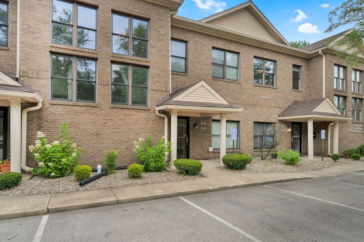 2305 Hurstbourne Village Dr, Louisville, KY 40299 - Lot 400 -  - Photo intérieure - Image 1 of 22