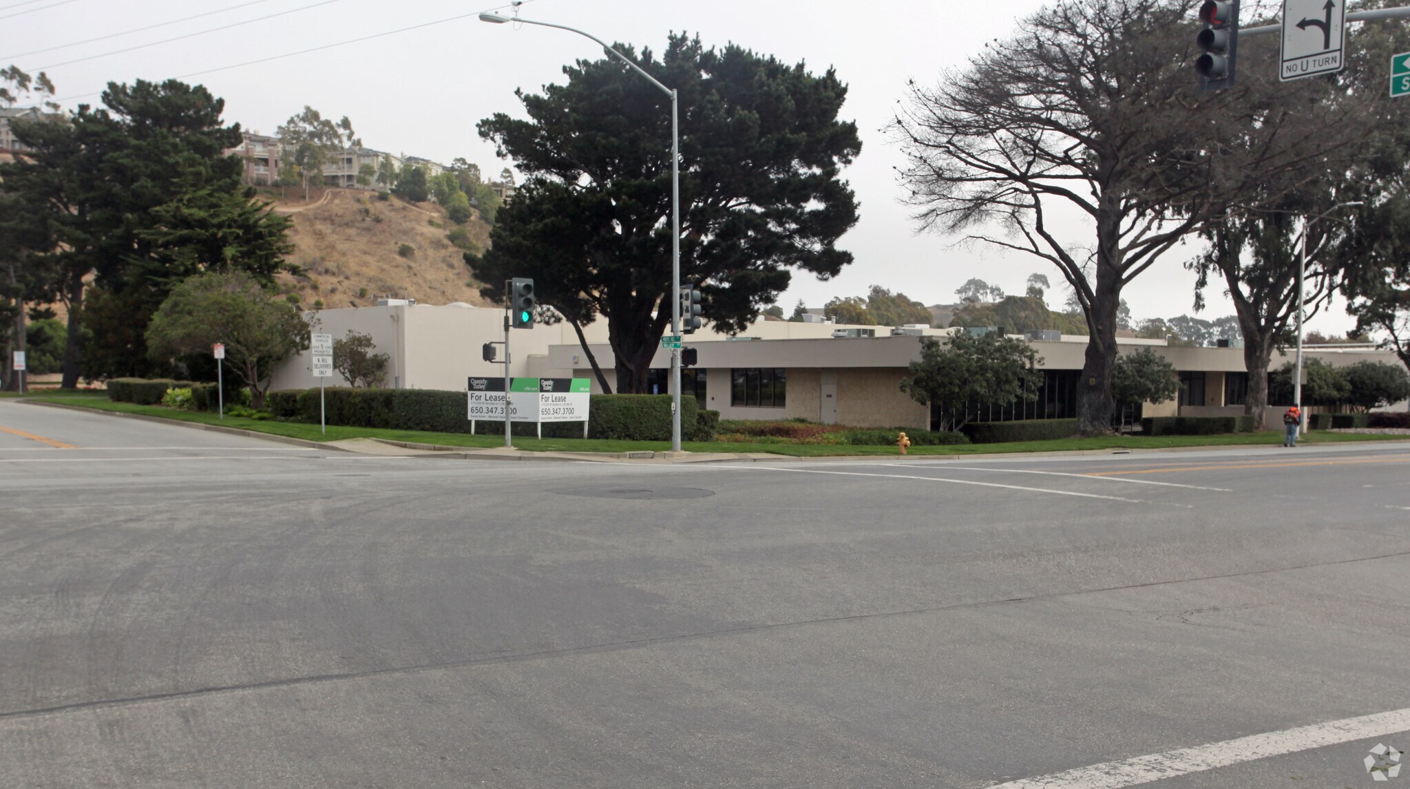380 Valley Dr, Brisbane, CA à louer Photo principale– Image 1 sur 4