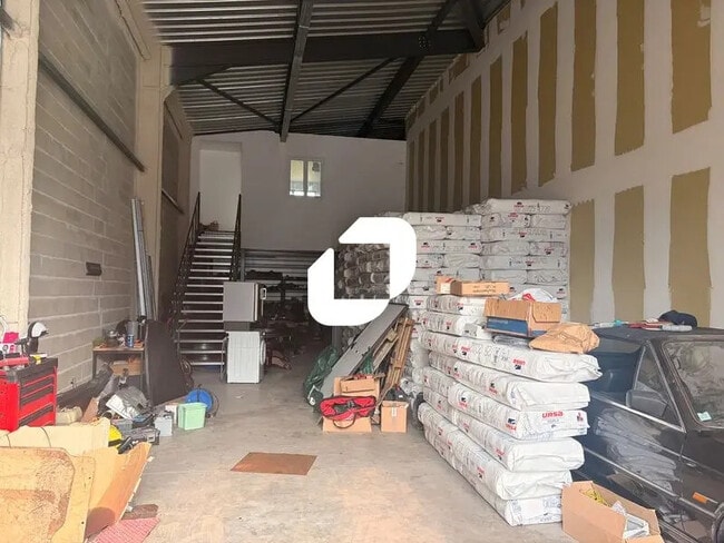 Plus de détails pour Local d'activités à louer