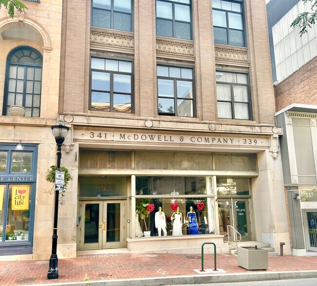 337-341 N Charles St, Baltimore, MD à louer - Photo de l’immeuble – Image 2 sur 16
