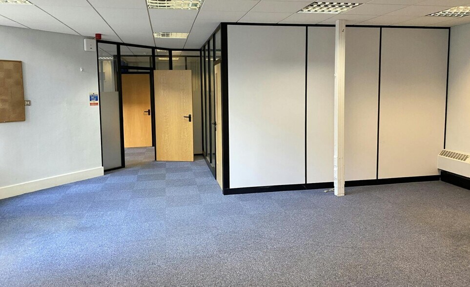 Bureau dans Peterborough à louer - Photo intérieure – Image 3 sur 4