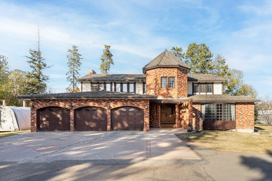 7550 Ellerslie Rd SW, Edmonton, AB à vendre - Photo principale – Image 2 sur 7