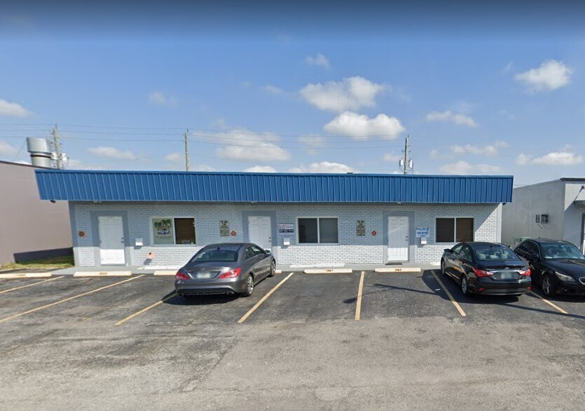 1053-1057 NE 43rd St, Oakland Park, FL à louer - Photo principale – Image 1 sur 11
