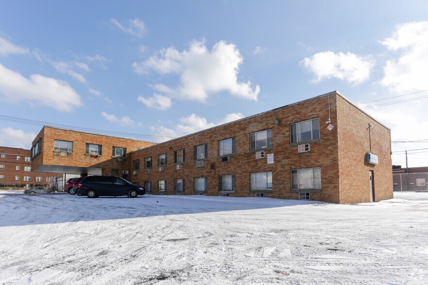 2000 Lee Rd, Cleveland Heights, OH à louer - Photo de l’immeuble – Image 3 sur 3