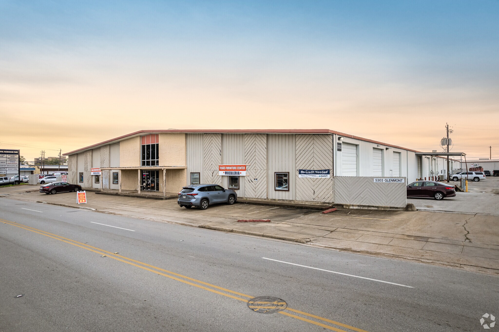 5303 Glenmont Dr, Houston, TX à louer Photo principale– Image 1 sur 12