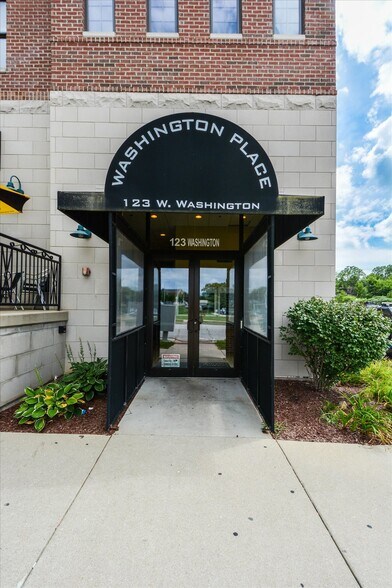 123 W Washington St, Oswego, IL à louer - Photo de l’immeuble – Image 3 sur 6