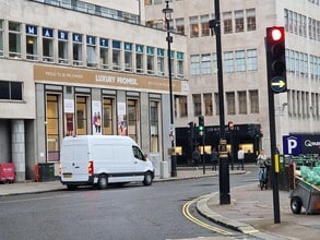 28 Cavendish Sq, Londres à louer Photo de l’immeuble– Image 1 sur 3