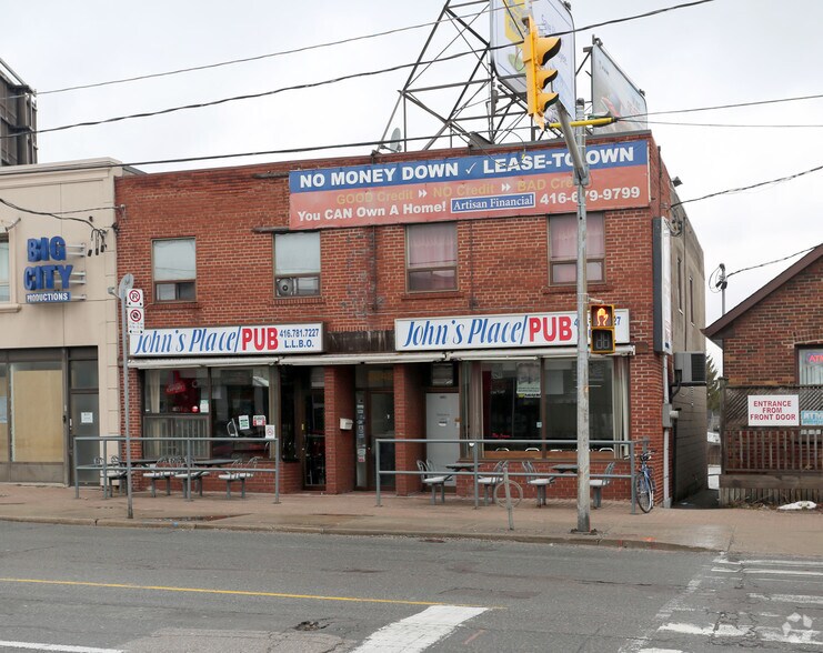 2240-2242 Eglinton Ave, Toronto, ON à louer - Photo de l’immeuble – Image 2 sur 2