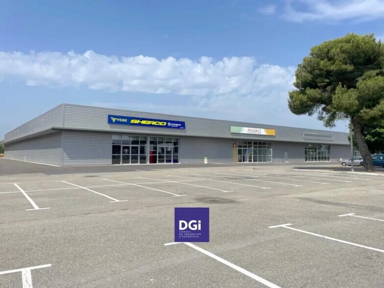 Local commercial dans Nîmes à louer - Photo de l’immeuble – Image 3 sur 5