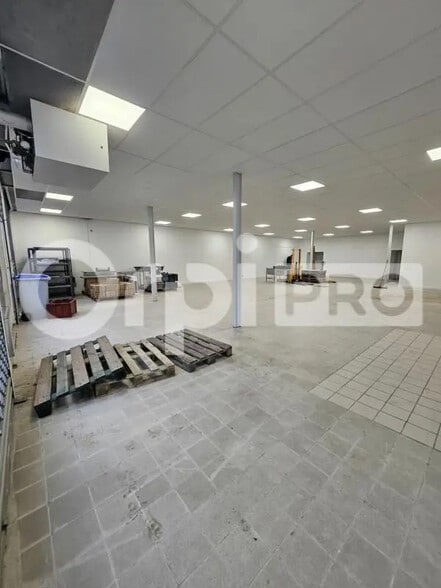 Local commercial dans Fismes à louer - Photo de l’immeuble – Image 2 sur 9