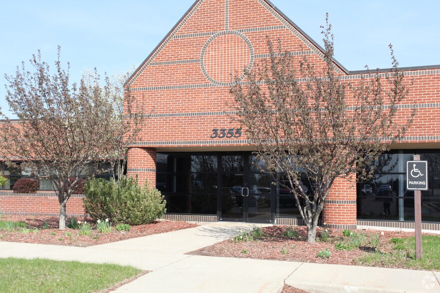 3355 Eagle Park Dr NE, Grand Rapids, MI à vendre - Photo de l’immeuble – Image 2 sur 5