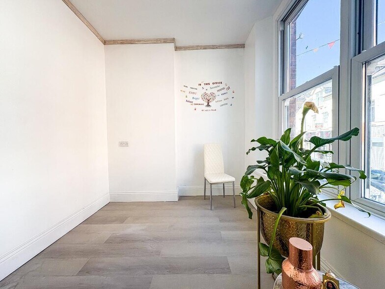 71A Bethcar St, Ebbw Vale à louer - Photo de l’immeuble – Image 3 sur 8