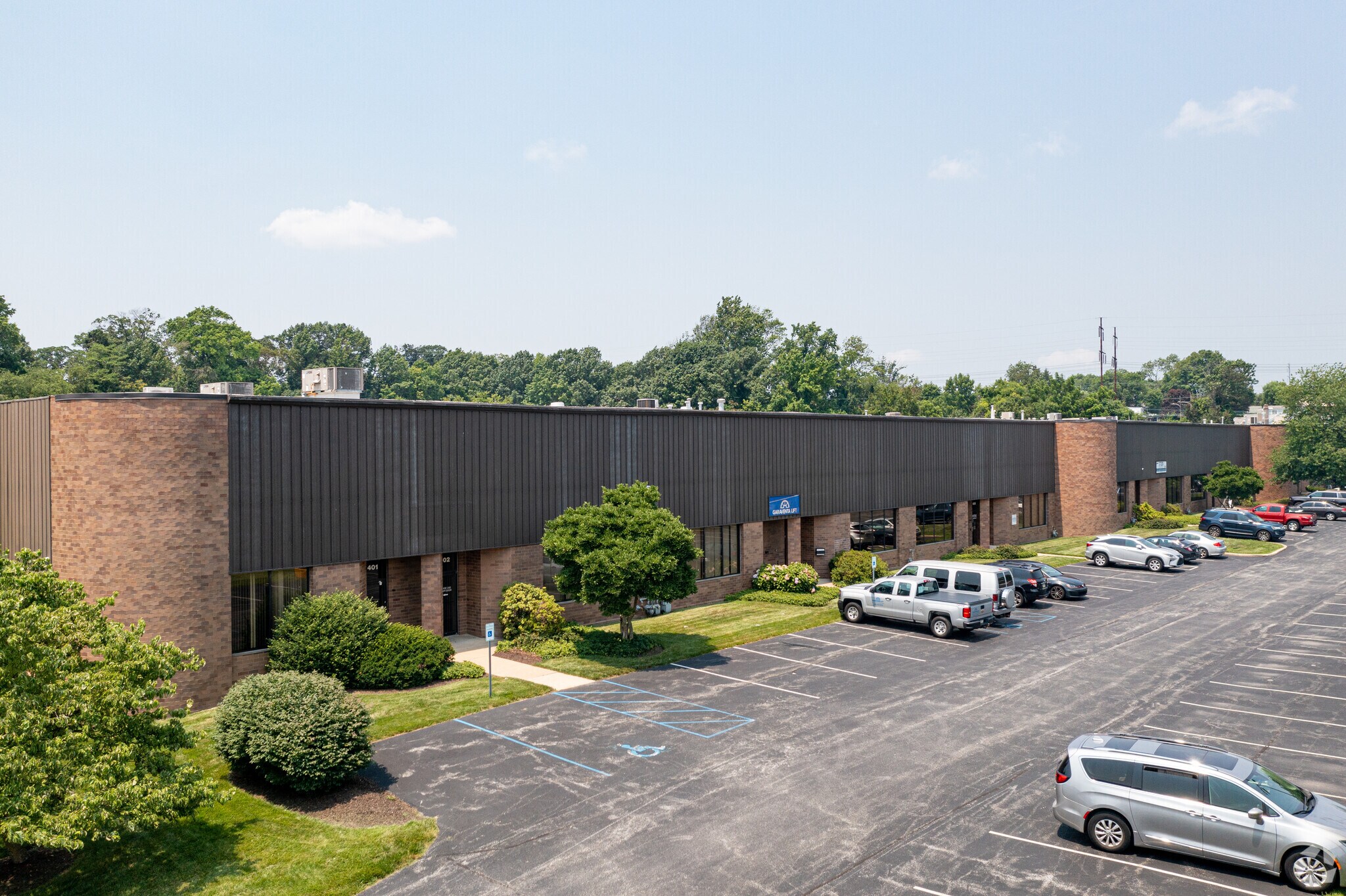 408 Elmwood Ave, Sharon Hill, PA à louer Photo principale– Image 1 sur 12