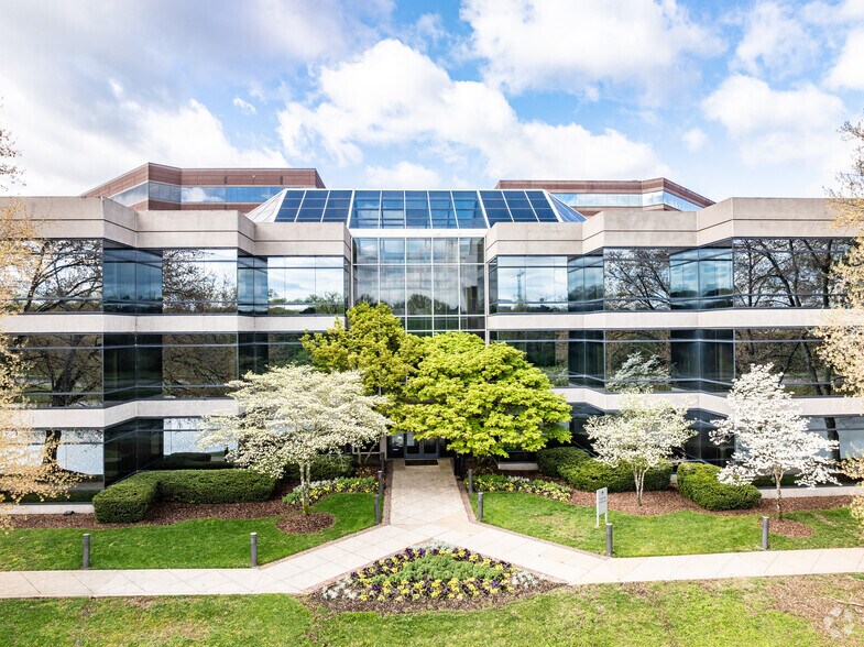 1 Burton Hills Blvd, Nashville, TN à louer - Photo de l’immeuble – Image 3 sur 13