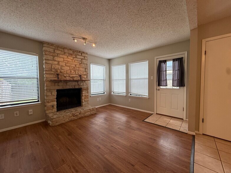 12307 Deer Falls Dr, Austin, TX à vendre - Photo de l’immeuble – Image 3 sur 22