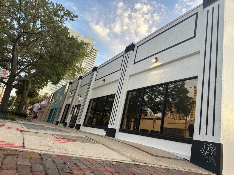 222 2nd St N, Saint Petersburg, FL à louer - Photo de l’immeuble – Image 2 sur 13