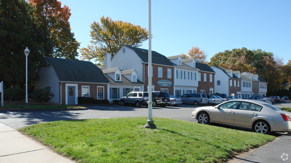 200 W Center St, Manchester, CT à louer - Photo de l’immeuble – Image 3 sur 11