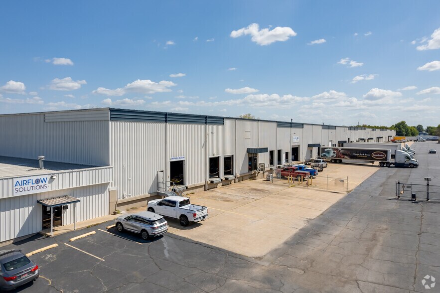 11501-11541 E Pine St, Tulsa, OK à louer - Photo de l’immeuble – Image 2 sur 5