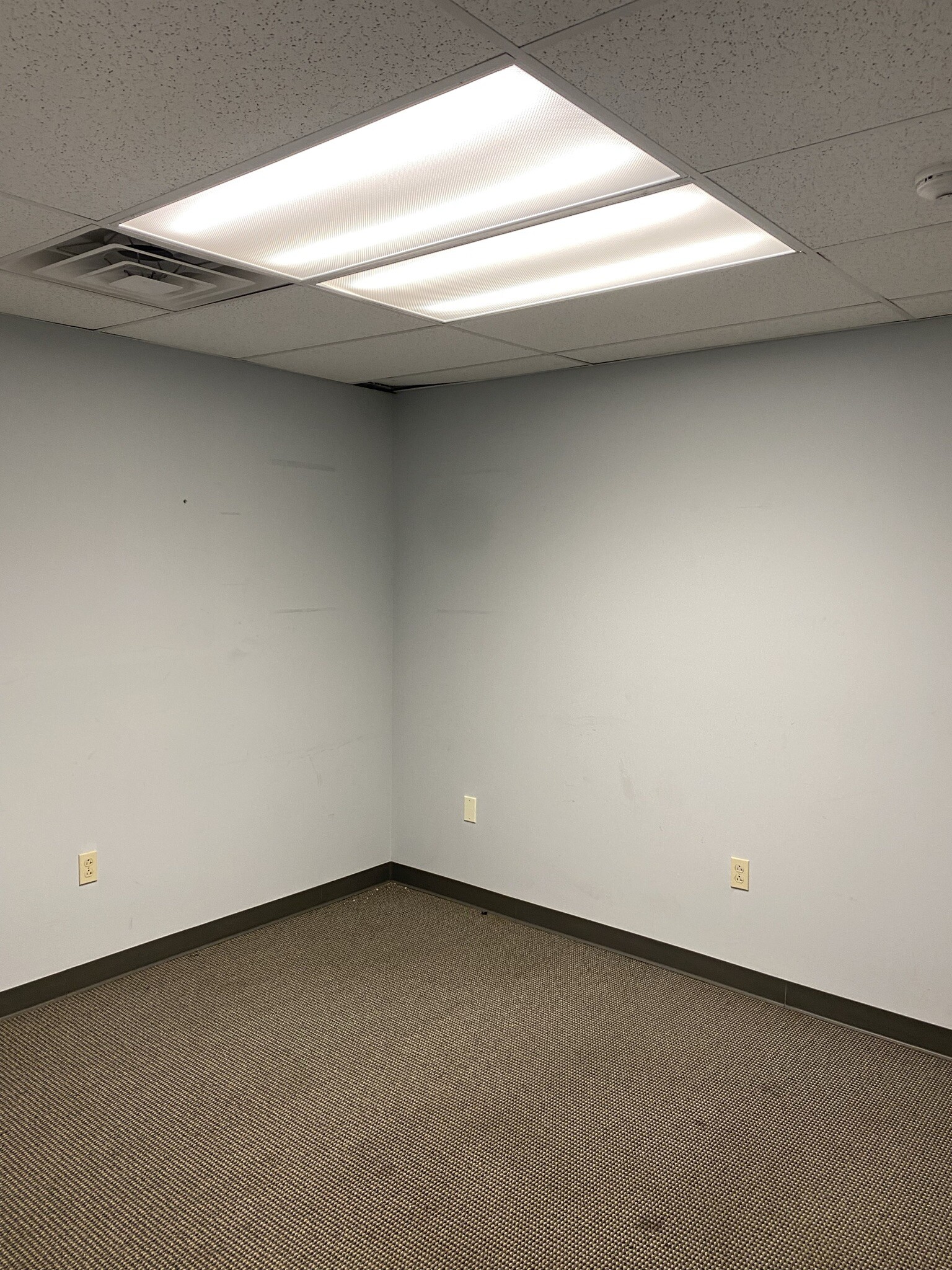 114 Minnesota Ave, Warwick, RI à louer Photo intérieure– Image 1 sur 9